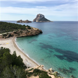 De verborgen parels van Ibiza: Ontdek de minder bekende kant van dit magische eiland