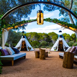 Glamping op Ibiza: Een Luxe Kampeerervaring in het Hart van het Mediterrane Paradijs