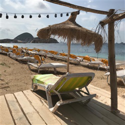 Ontdek het zonnebaden op de rustige stranden van Ibiza